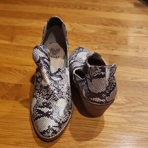 BEAST FASHION Snakeskin Pattern Loafers - Black and White